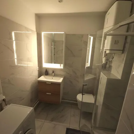 Elegant Lumineux, * Parigi